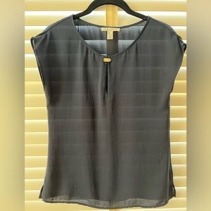 Banana republic silky tee with gold clasp front